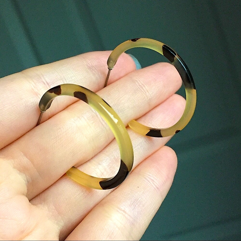 ⚜️[𝟯/$𝟭𝟴]⚜️Tan Black Acrylic Hoop Earrings NEW - Picture 4 of 10